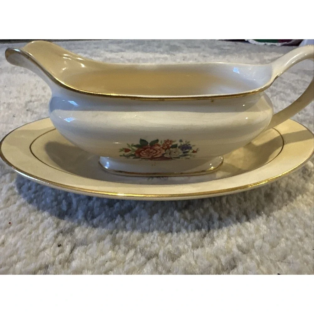 1 Universal Cambridge Camwood‎ Ivory Gravy Boat 22 Carat Gold